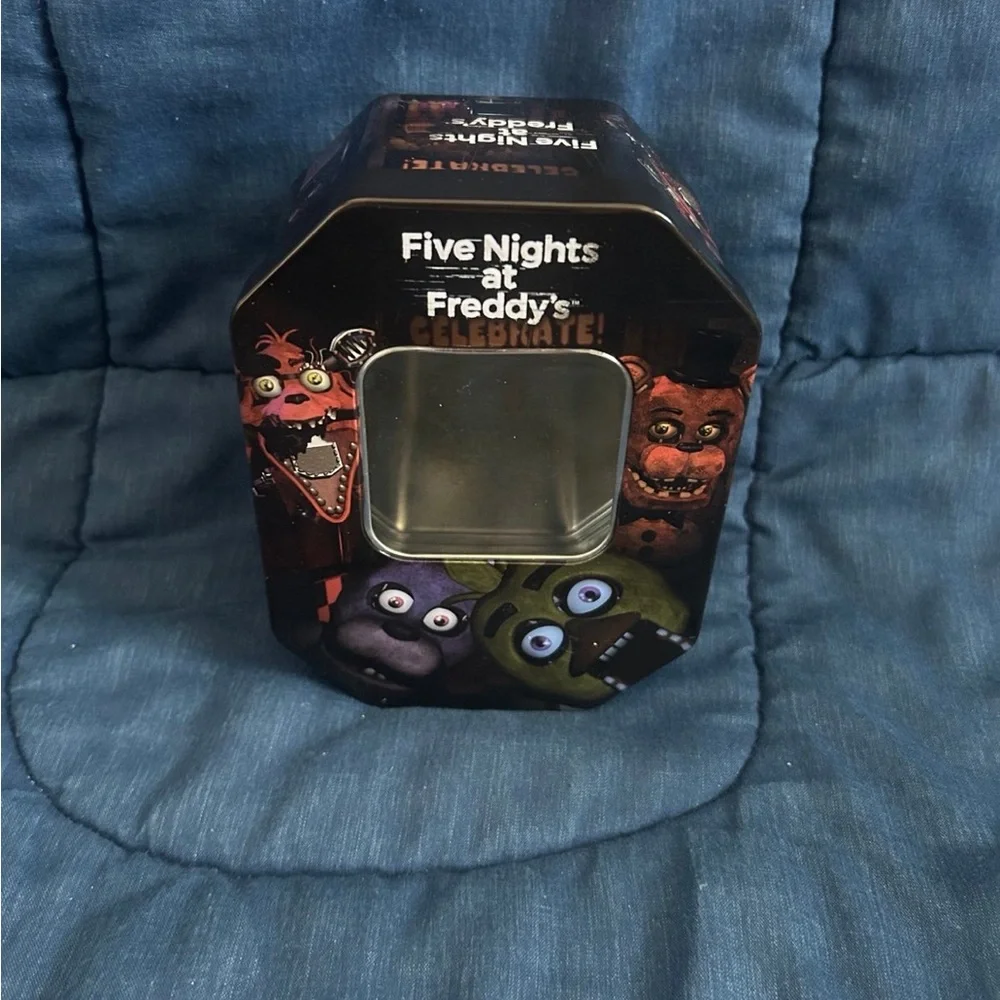Five Nights at Freddy’s Collectible Tin + Bonnie Keychain - Picture 2 of 11